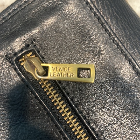 Venetian black leather messenger bag adjustable bought in Venice🇮🇹 - Picture 5 of 8